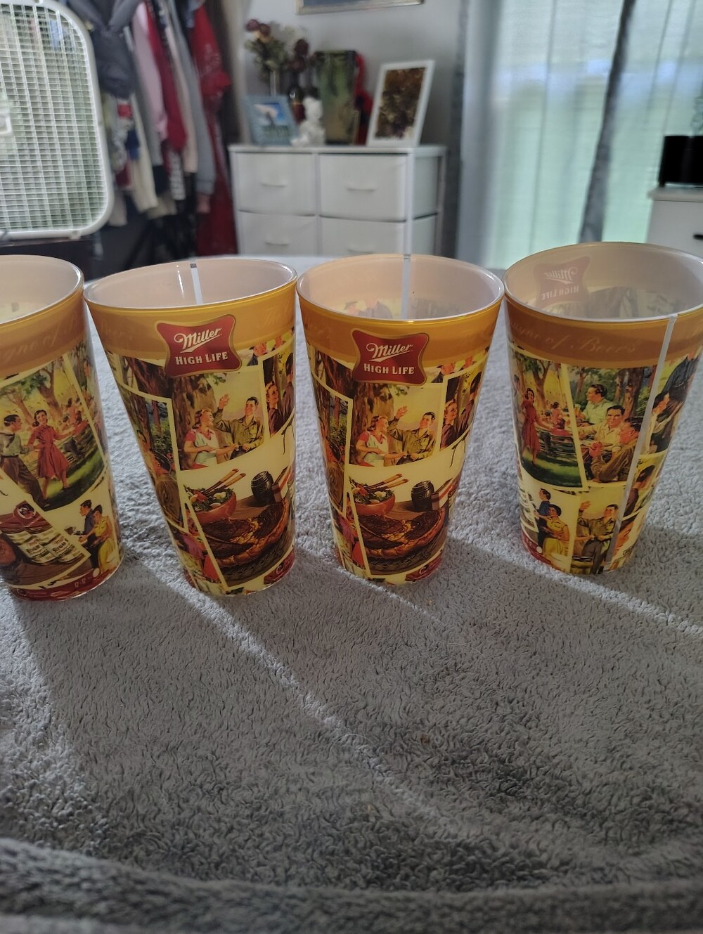 Miller High Life Vintage Scenic Pint Glasses - Yellow 12 0z 4 Pack